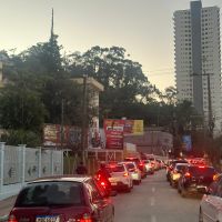 Vários pontos de Itajaí estão travados com congestionamento