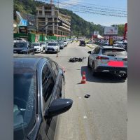 Homem morre em acidente entre moto elétrica e carro em Camboriú