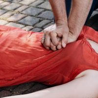 Mulher morre ao ser atropelada por ônibus em Bombinhas
