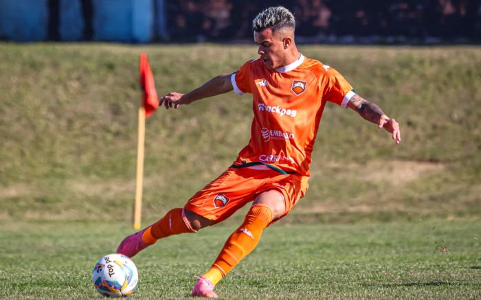 Equipes empataram em 1 a 1 no jogo de ida em Imbituba (Foto: Elton Silveira)