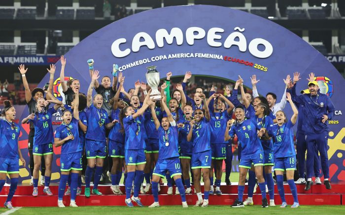 Marta brilhou com dois gols e a goleira Lorena defendeu dois pênaltis (Foto: CBF)