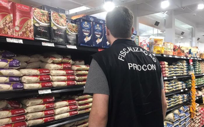 Pesquisa do Procon foi feita na semana passada em cinco supermercados (Foto: Divulgação/PMBC)