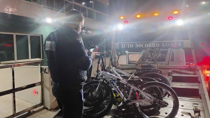 Agentes flagraram a ação após denúncias feitas à Central 153 (Foto: Divulgação)