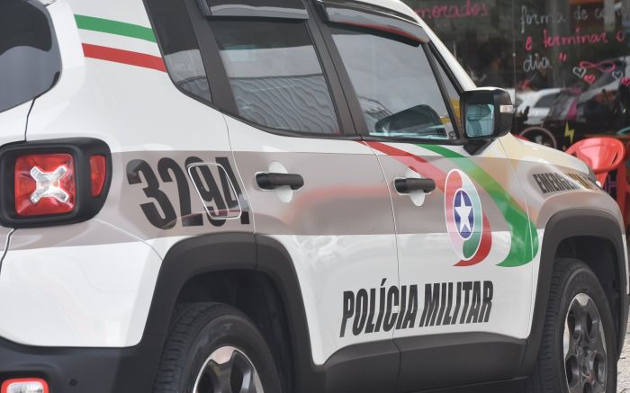 PM explica que viatura transitava na preferencial mas motorista contesta e diz que sinal estava aberto pra ela (foto: arquivo)