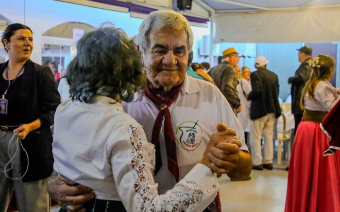 Música gaúcha, homenagem aos papais e café da tarde integram a programação (Foto: Divulgação/PMBC)