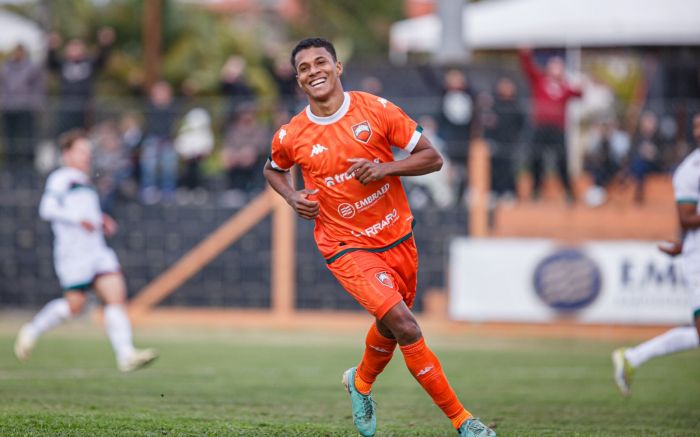 Nilton marcou o gol da vitória do Camboriú neste sábado (Foto: Futebol na Rede)