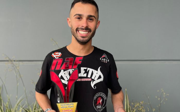Atleta ainda usou uma técnica semelhante ao taekwondo para vencer a luta (Foto: Divulgação)