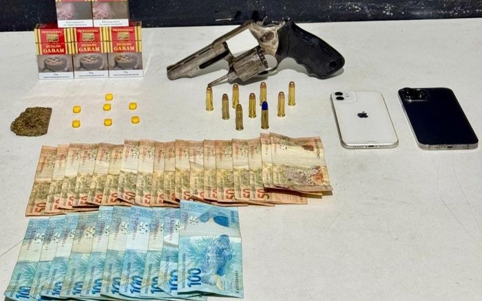 Arma apreendida foi um revólver calibre 38 (Foto: Divulgação/PMSC)