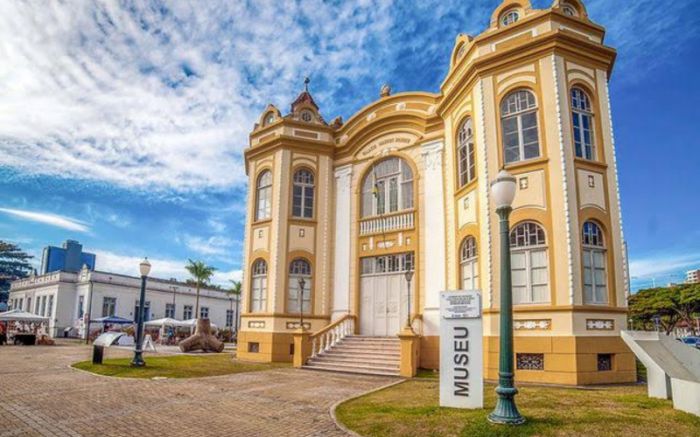 Publicação resgata histórias e dados da cidade com programação cultural especial (Foto: Divulgação)