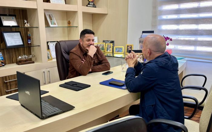 Projeto foi discutido por diretor da rede em conversa com o prefeito (Foto: Divulgação)