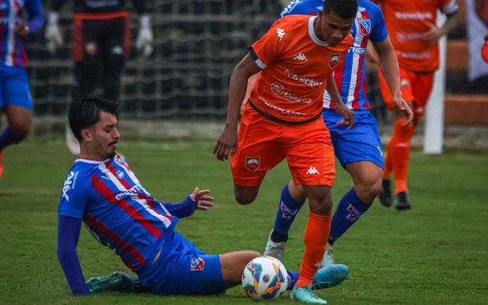 Jogo de ida da final empatou em 1 a 1 em Imbituba (Foto: Elton Silveira)