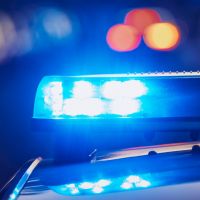 Polícia encontra corpo de mulher caído na rua