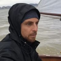 Professor da Associação Náutica morre após veleiro ser atingido por ventania na costa de Navegantes