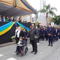 Desfiles marcam celebrações em BC e Itajaí; vejas as imagens