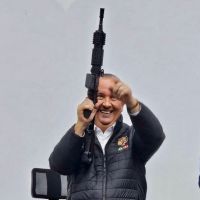 Deputada critica compra de fuzis israelenses em SC; Jorginho rebate