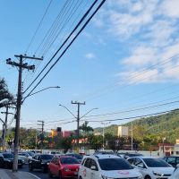 Ruas e avenidas têm trânsito leve no começo da sexta