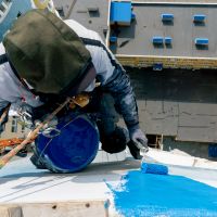 Pintor despenca de sete metros de altura em Itajaí