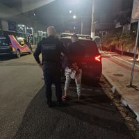 Bêbado dá socos e chutes na companheira grávida de nove meses em Balneário Camboriú