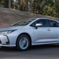 Toyota lança Corolla GLi Hybrid, versão mais barata do híbrido no Brasil