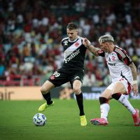 Três clássicos agitam o domingo: Fla x Vasco, Gre-Nal e San-São