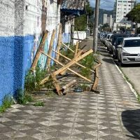 Tapumes que protegem prédio de clube histórico são retirados sem explicações