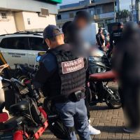 Codetran faz blitz para motos, elétricas e autopropelidos na Eugênio Pezzini