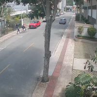Casas que vão virar arranha-céu viram abrigo de andarilhos e esconderijo de produtos furtados