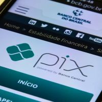Pix teve instabilidade no fim da manhã desta segunda-feira