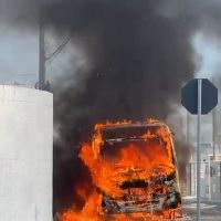 Ônibus pega fogo no bairro São Paulo