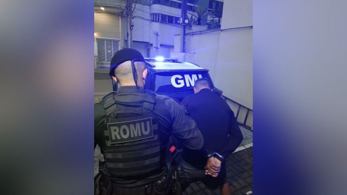 Agentes levaram o cara à Polícia Civil (Foto: GMI/Divulgação)