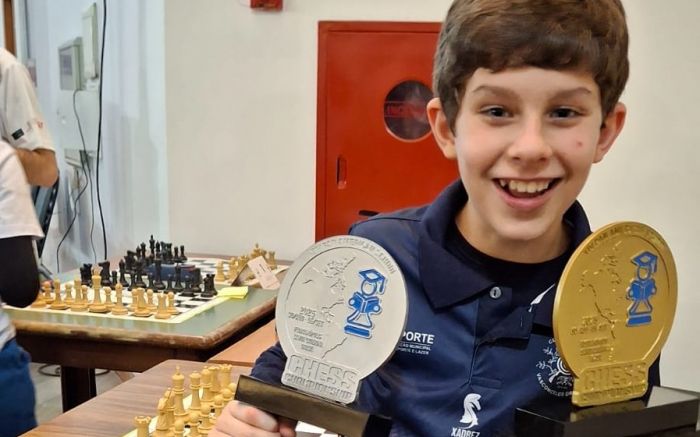 O garoto de 11 anos também foi vice-campeão no xadrez rápido (Foto: Divulgação)