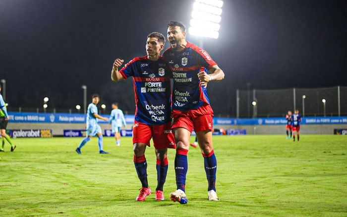 Marcílio assumiu a liderança do Grupo A com a vitória (Foto: Vica Bueno)