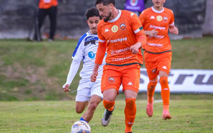 Camboriú estreou com empate contra o Tubarão (Foto: Elton Silveira)