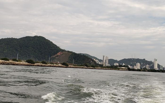 Ondulação forte fez Marinha brecar temporariamente a boca da Barra