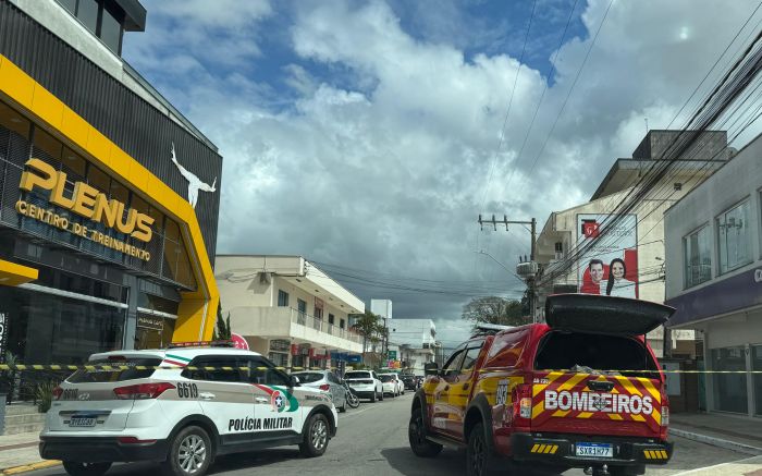 Ruas foram interditadas para o trabalho da corporação (Foto: Kelson Rodrigues)