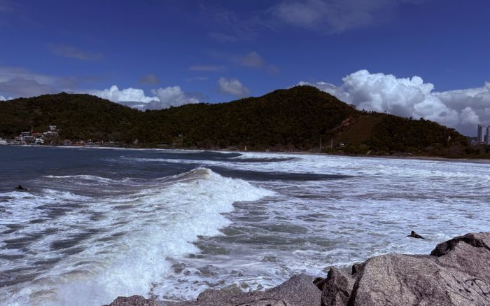 Marzão fez a alegria dos surfistas (Foto: Leitor)