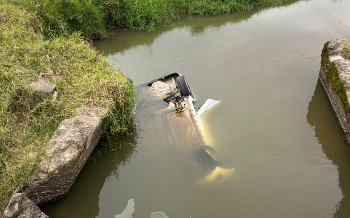 Quando a PM chegou, não havia ninguém dentro do carro (Foto Divulgação PMSC)
