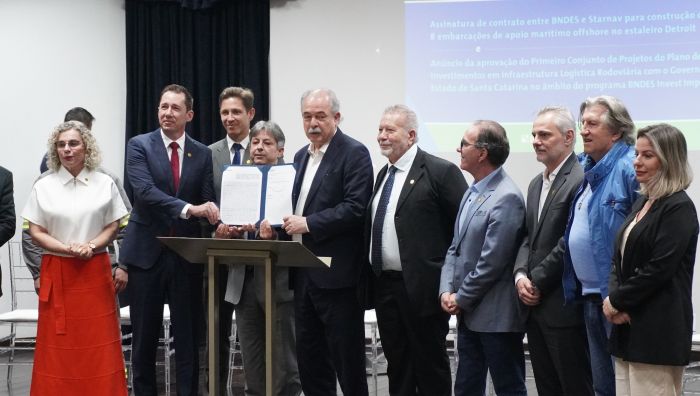 Aluízio Mercadante deu balanço do plano em visita a Itajaí (Foto: João Batista)