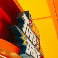Beto Carrero estreia “Hot Wheels Turbo Drive” no Mês das Crianças