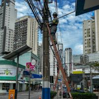 Fiaceira que enfeiava a avenida Central vai pro lixo