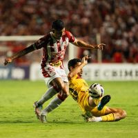Brusque sofre gol no fim, perde para o Náutico e não sobe pra Série B
