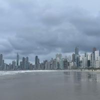 Frente fria traz chuva pra região, com chance de temporais e ventania