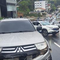 Derramamento de óleo fecha avenida Panorâmica