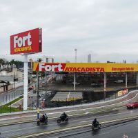 Com cabine premiada e distribuição de brindes, Fort Atacadista inaugura loja no Dom Bosco