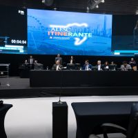 Deputados fazem sessões da Alesc em Balneário Camboriú