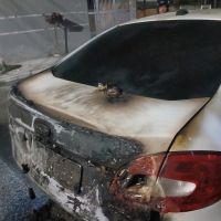 Moradora de Itajaí perde carro em incêndio provocado por morador de rua