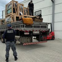 Receita apreende carga de meio milhão em para-brisas