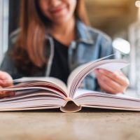 Praça das Figueiras faz a 1ª Feira do Livro de Camboriú; veja a programação