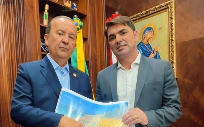 Reunião entre o prefeito e o governador aconteceu logo depois que maré alta danificou calçadões e estruturas da orla (Foto: PMI/Divulgação)