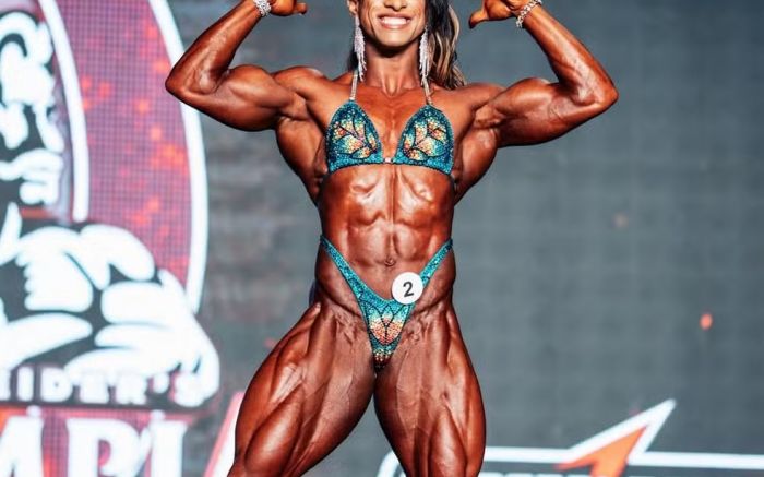 Catarinense repete conquista de 2023 e seguirá lutando pelo título mundial (Foto: Divulgação/Mr. Olympia)